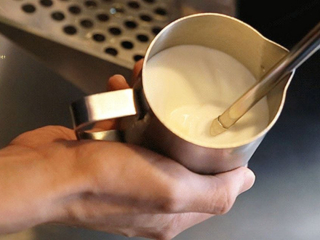 Kỹ thuật đánh sữa để pha Cappuccino, Latte thơm ngon